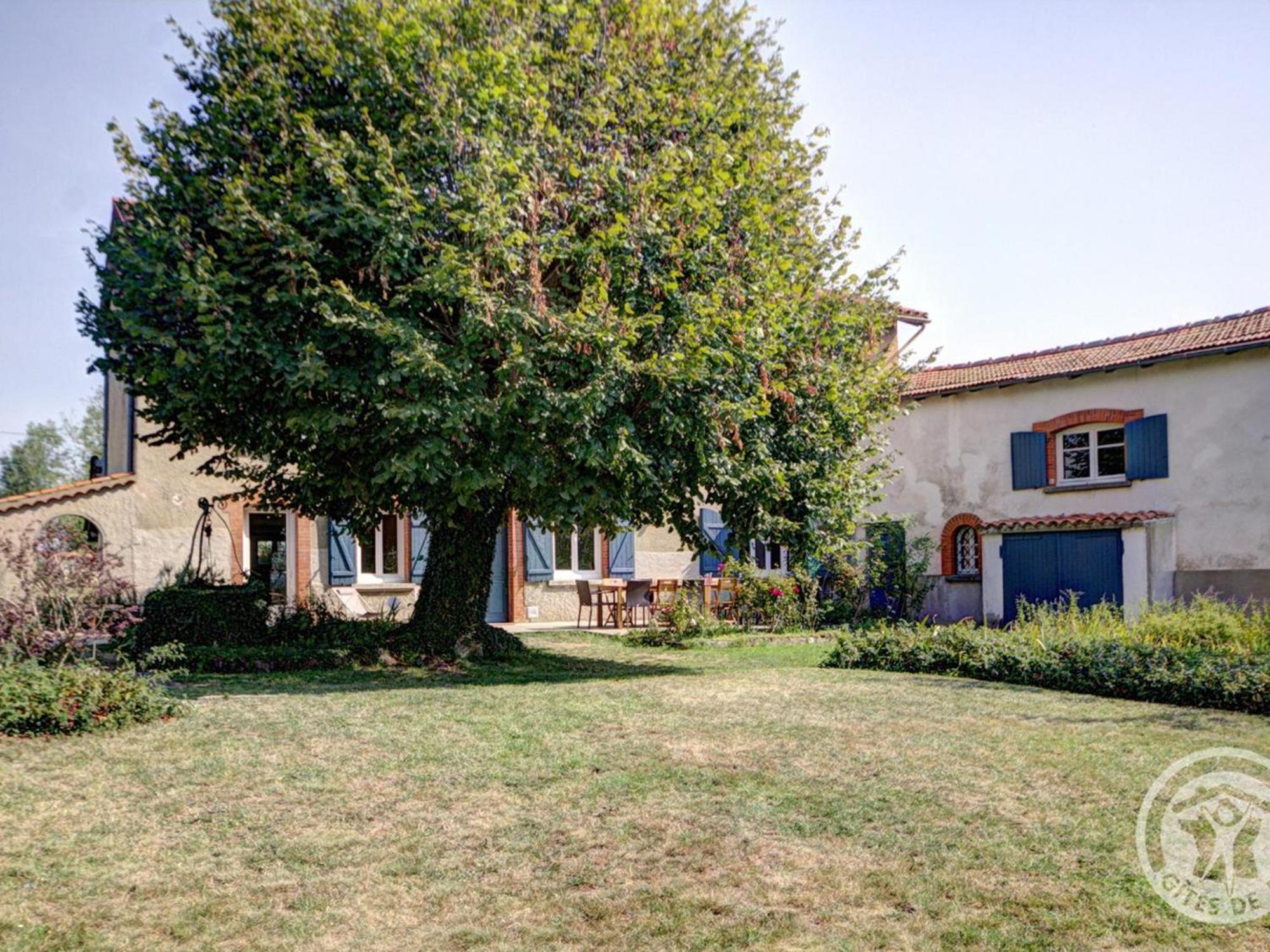 Gite Spacieux Avec Jardin Arbore Et Jeux Enfants, A Proximite De St-Etienne Et Lyon - Fr-1-496-147 Montchal Exterior photo